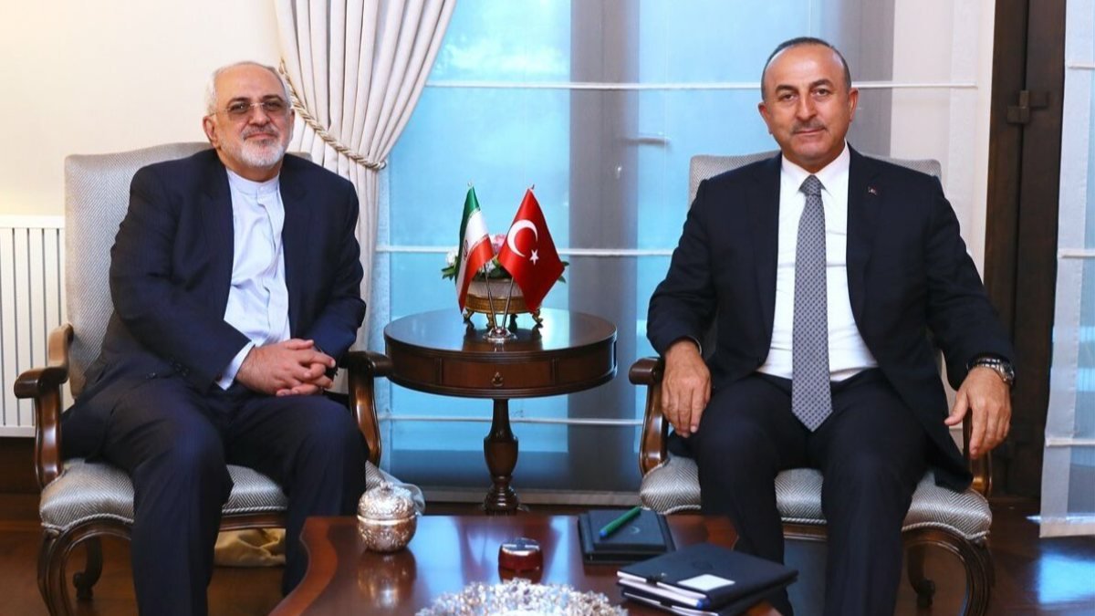 Mevlüt Çavuşoğlu, İranlı mevkidaşı Cevad Zarif'le görüştü
