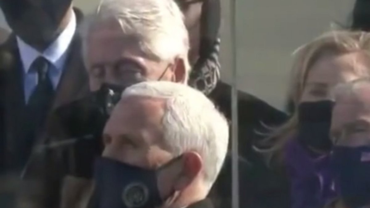 Bill Clinton, Joe Biden'ın yemin töreninde uyudu