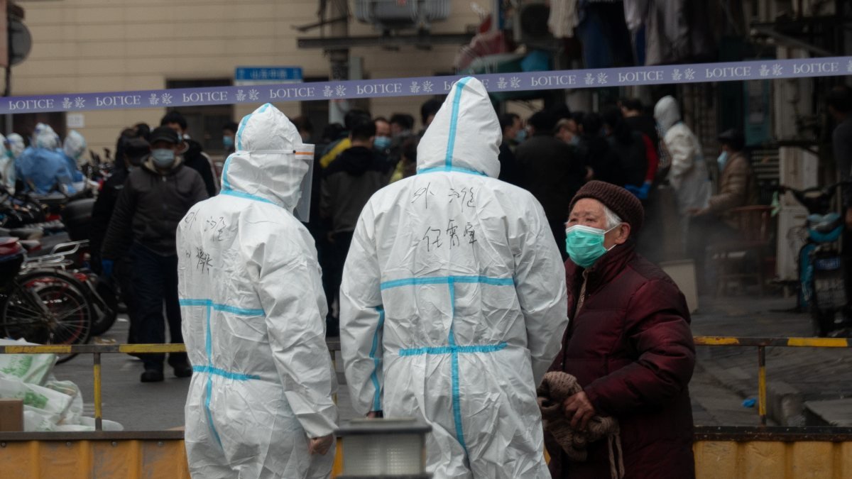 Çin'de şüpheli vakaların ardından iki hastane karantinaya alındı