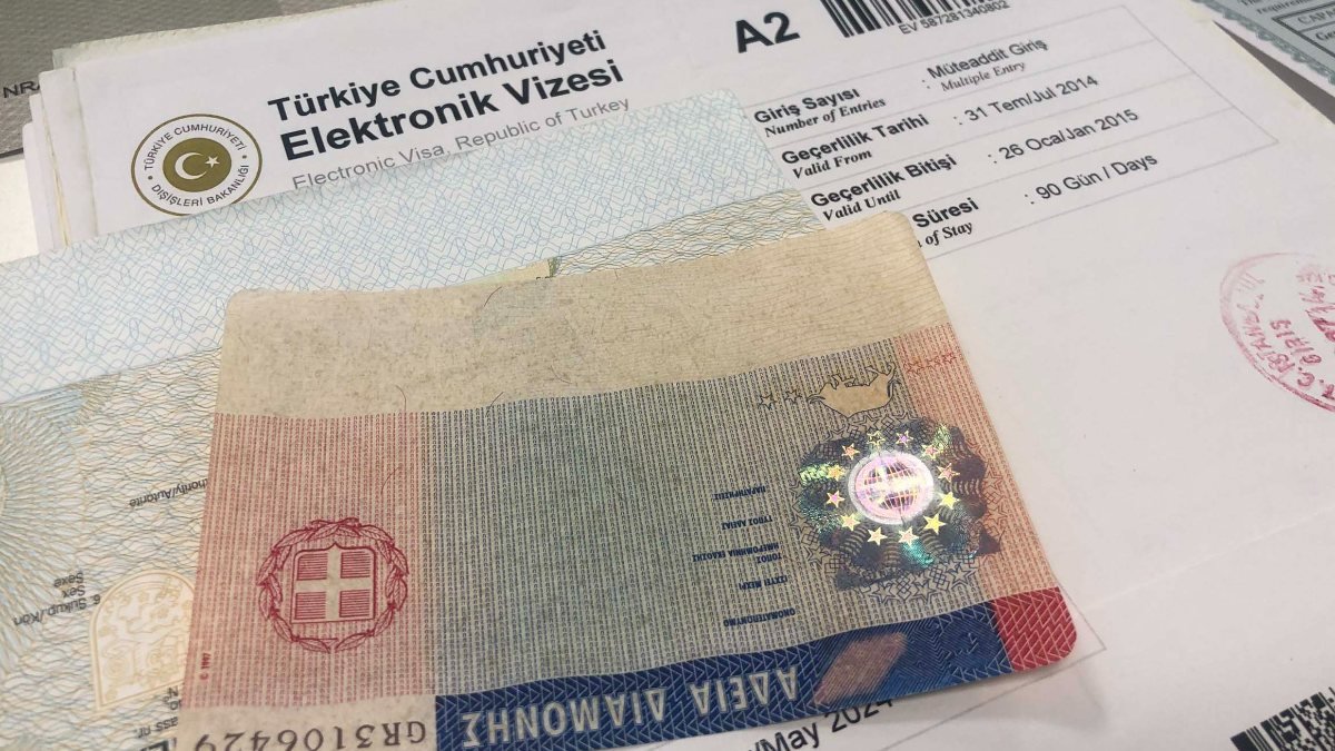 İstanbul'da sahte seyahat belgesi düzenleyen şüpheli tutuklandı