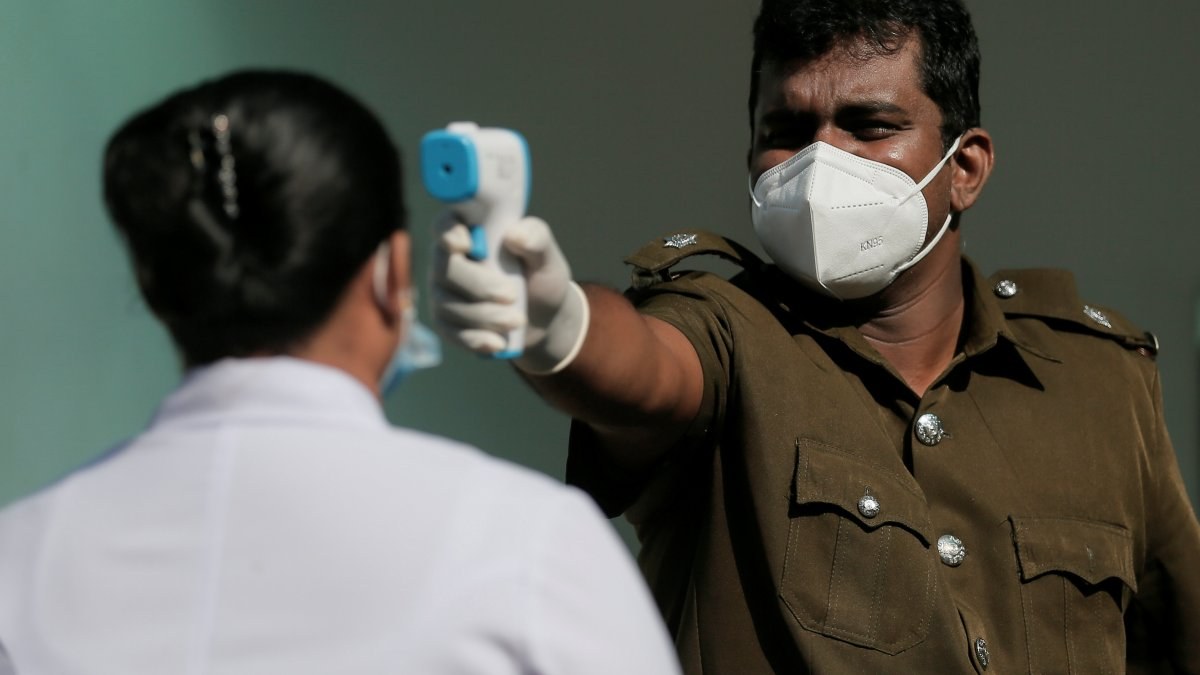 Koronavirüsten korunmak için iksir içen Sri Lankalı bakan, virüse yakalandı