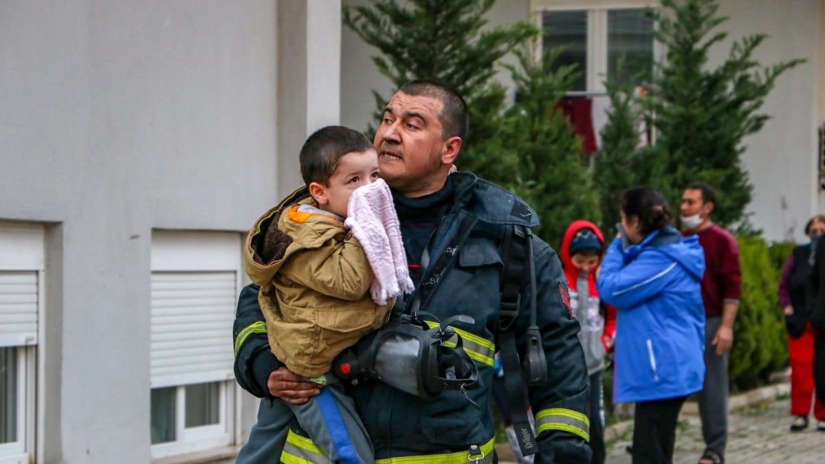 Antalya'da kafası bozulan kiracı evi yaktı