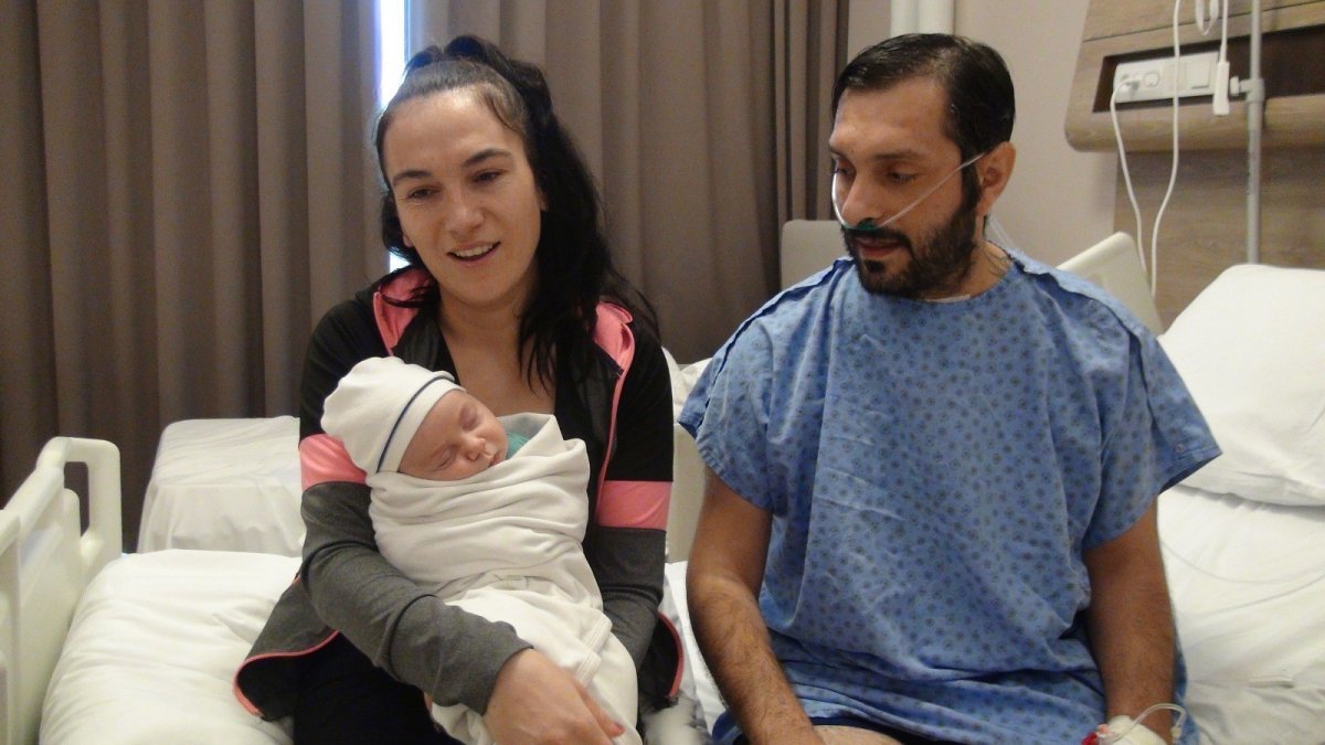 Antalya'da hastanede yaşam mücadelesi verirken oğlu dünyaya geldi