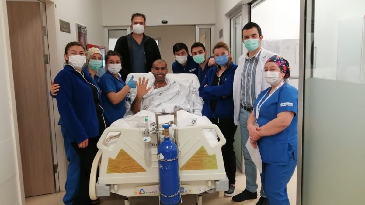 Antalya'da 52 gün süren koronavirüs savaşını kazandı