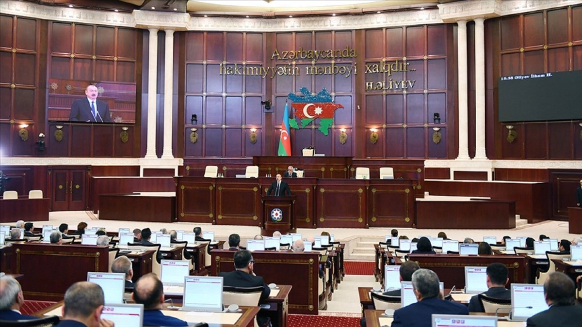 Azerbaycan Milli Meclisi, kimlik belgesiyle seyahati onayladı