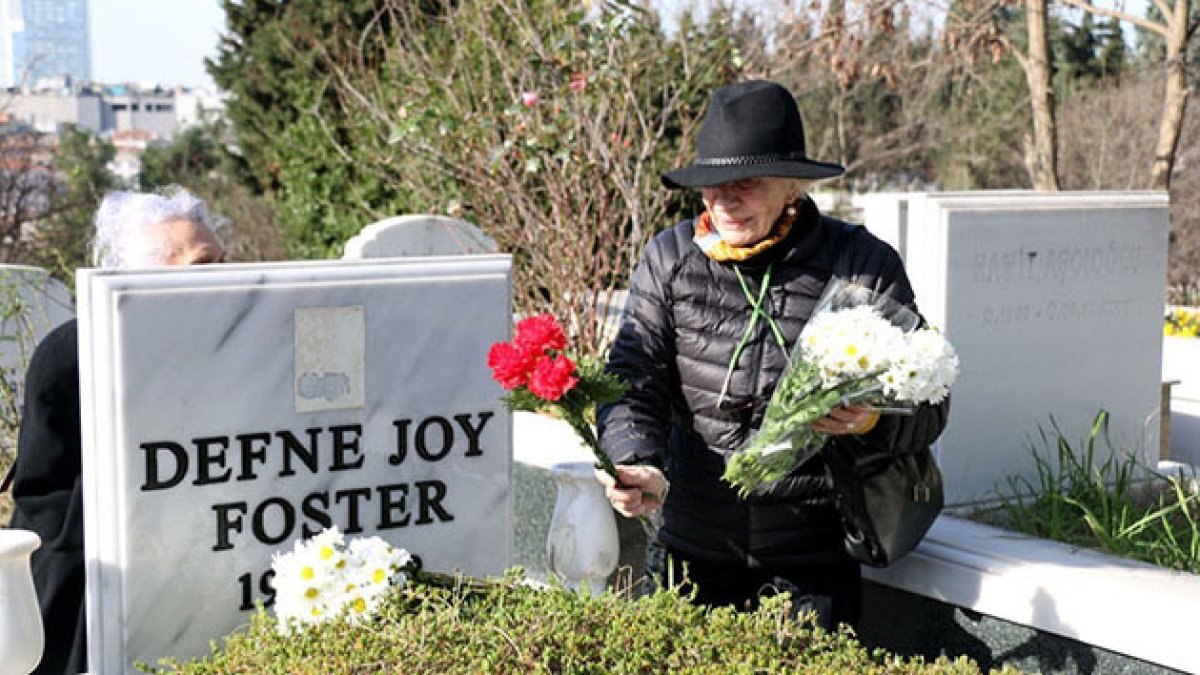 Defne Joy Foster kimdir? Defne Joy Foster neden, ne zaman öldü?