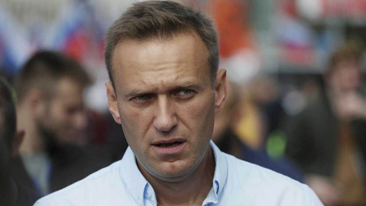 Rus muhalif Navalni'ye 3,5 yıl hapis cezası