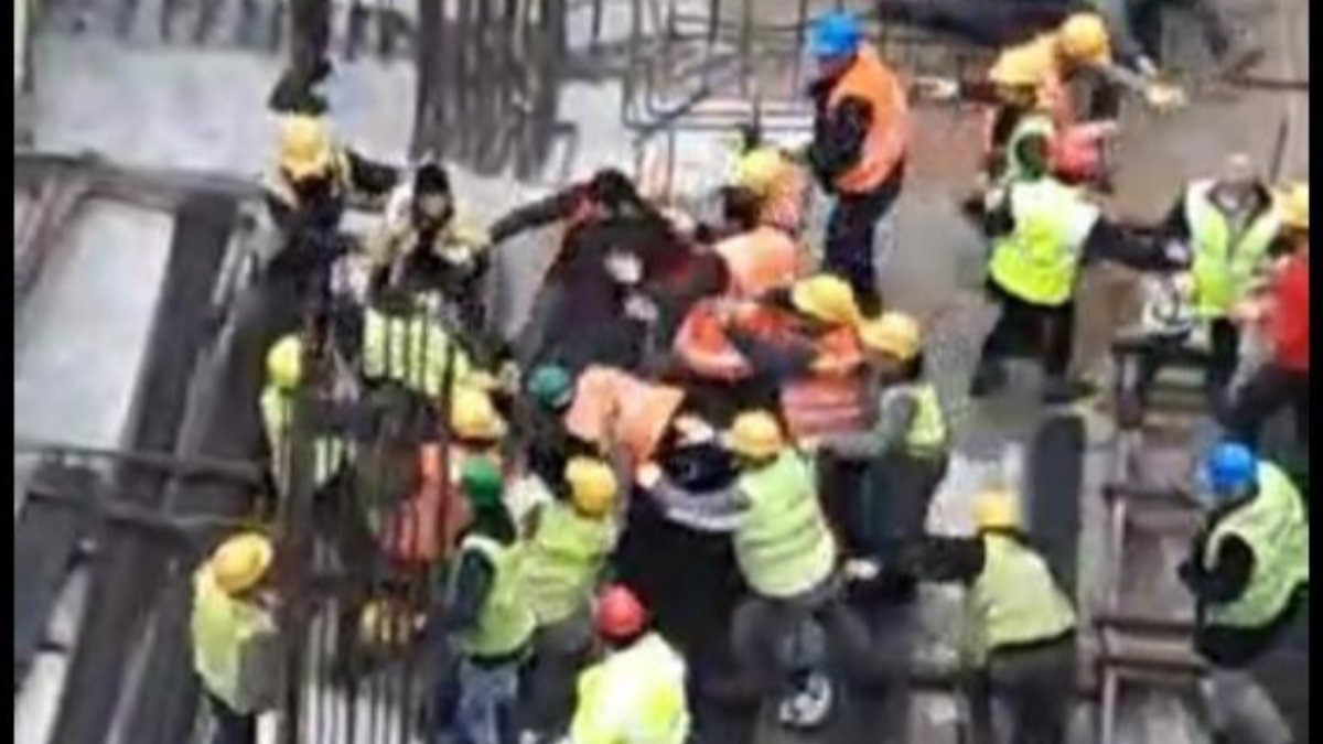 İstanbul'da inşaat işçilerinin yumruk yumruğa kavgası