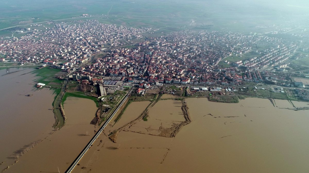 Turuncu alarm verilen Ergene Nehri taştı