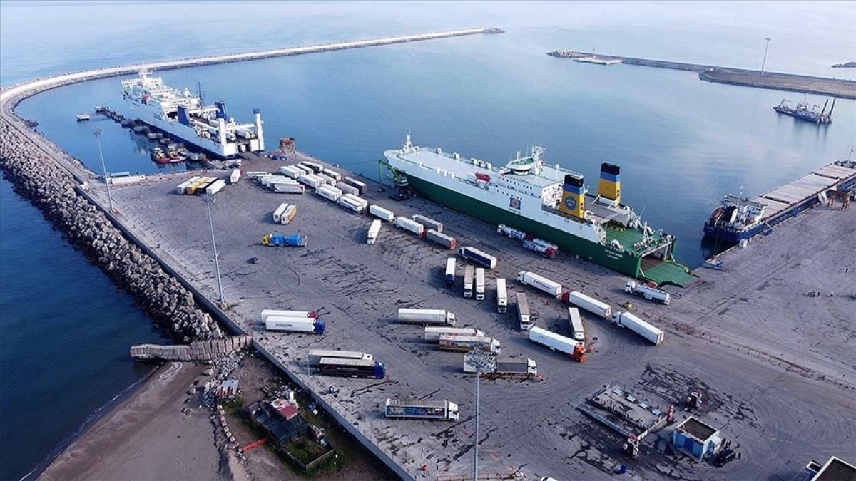 Karasu Limanı'ndan Romanya'ya başlayan Ro-Ro seferleri ihracatı artıracak