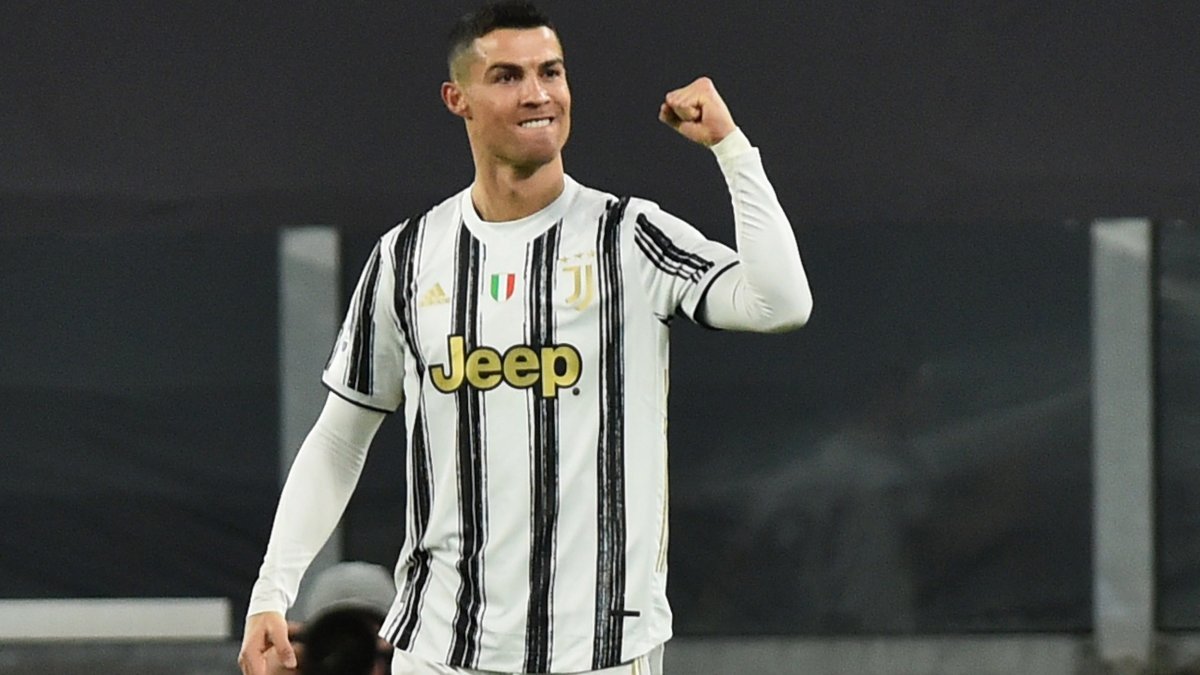 Juventus evinde Roma'yı yenerek zirve yarışını sürdürdü