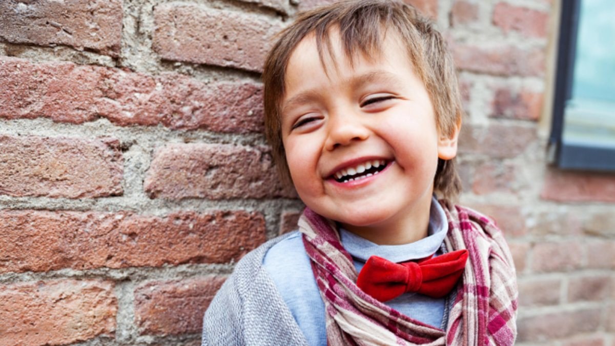 Çocukken mutlu olmak zihin sağlığını için yeterli değil