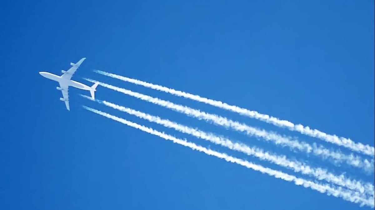 Uçakların duman izlerindeki sır: Chemtrail komplo teorisi