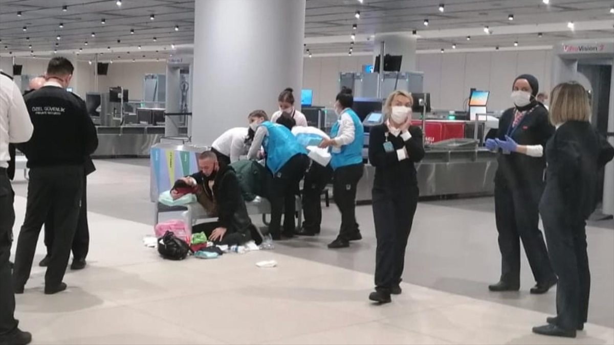 Rusya'dan gelen yolcu İstanbul Havalimanı'nda doğum yaptı
