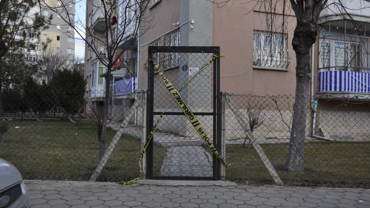 Eskişehir'de 14 kişinin korona olduğu apartman karantinaya alındı