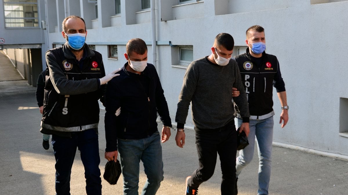 Adana'da 3 torbacı, suçüstü yakalandı