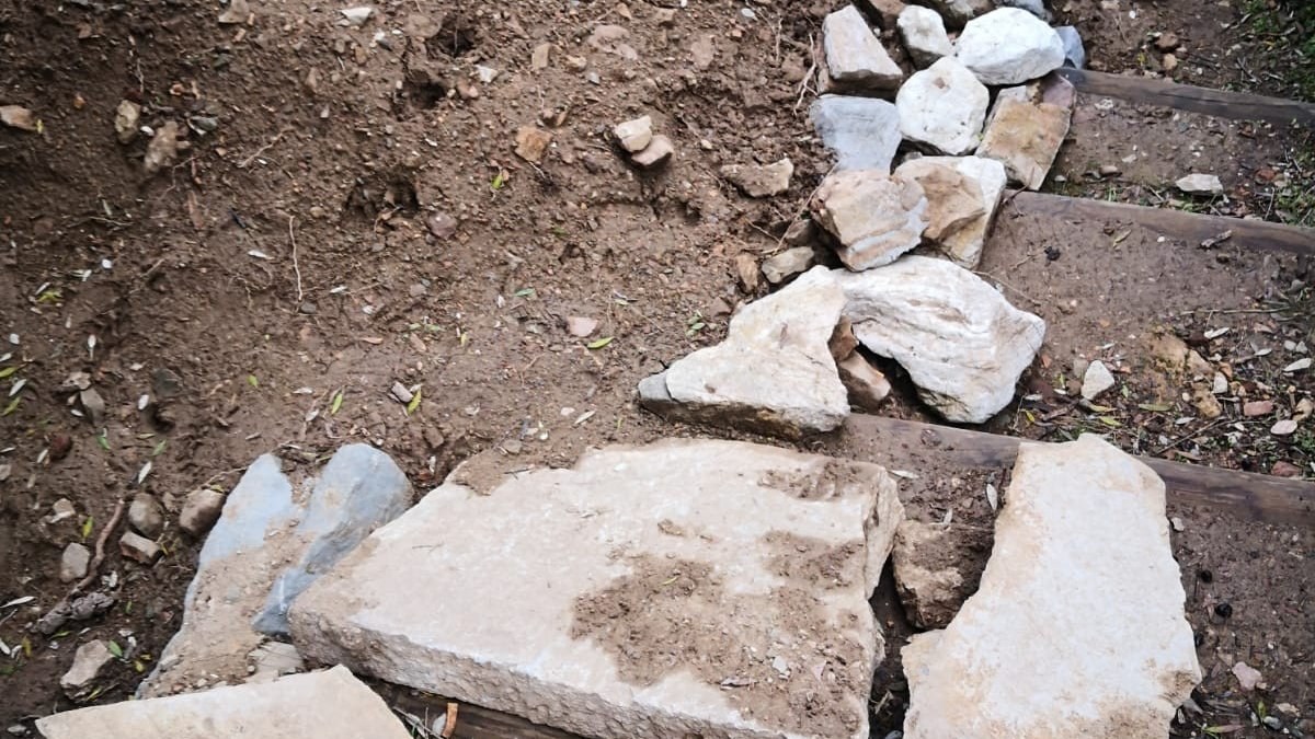 Bodrum'da hazine avcıları 3 bin 500 yıllık tarihi kenti talan etti