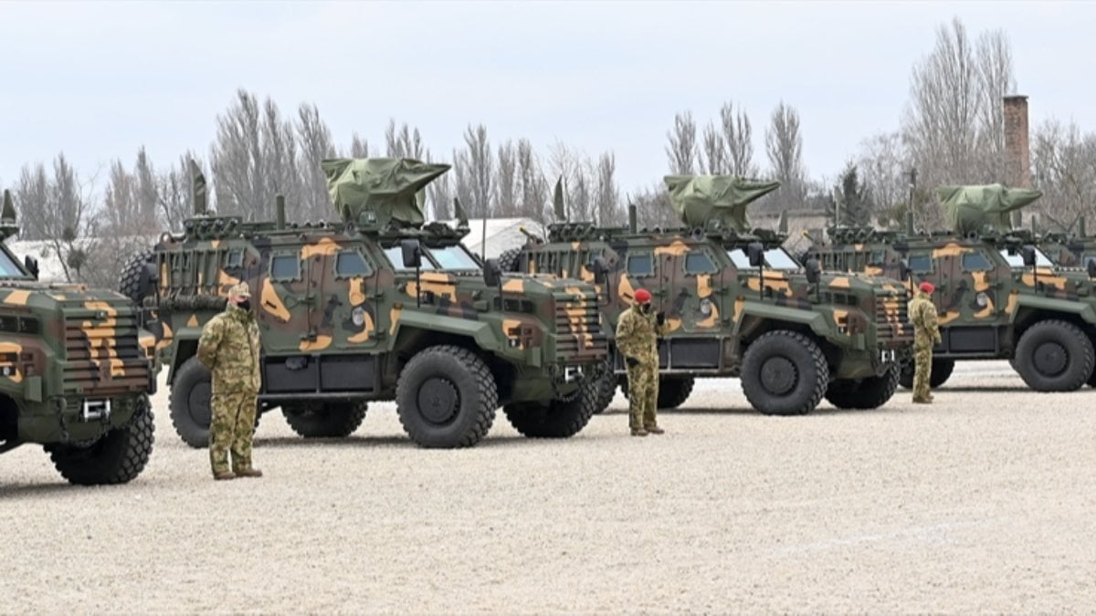 Türk zırhlısı Ejder Yalçın'ın Macaristan'a ilk teslimatı yapıldı