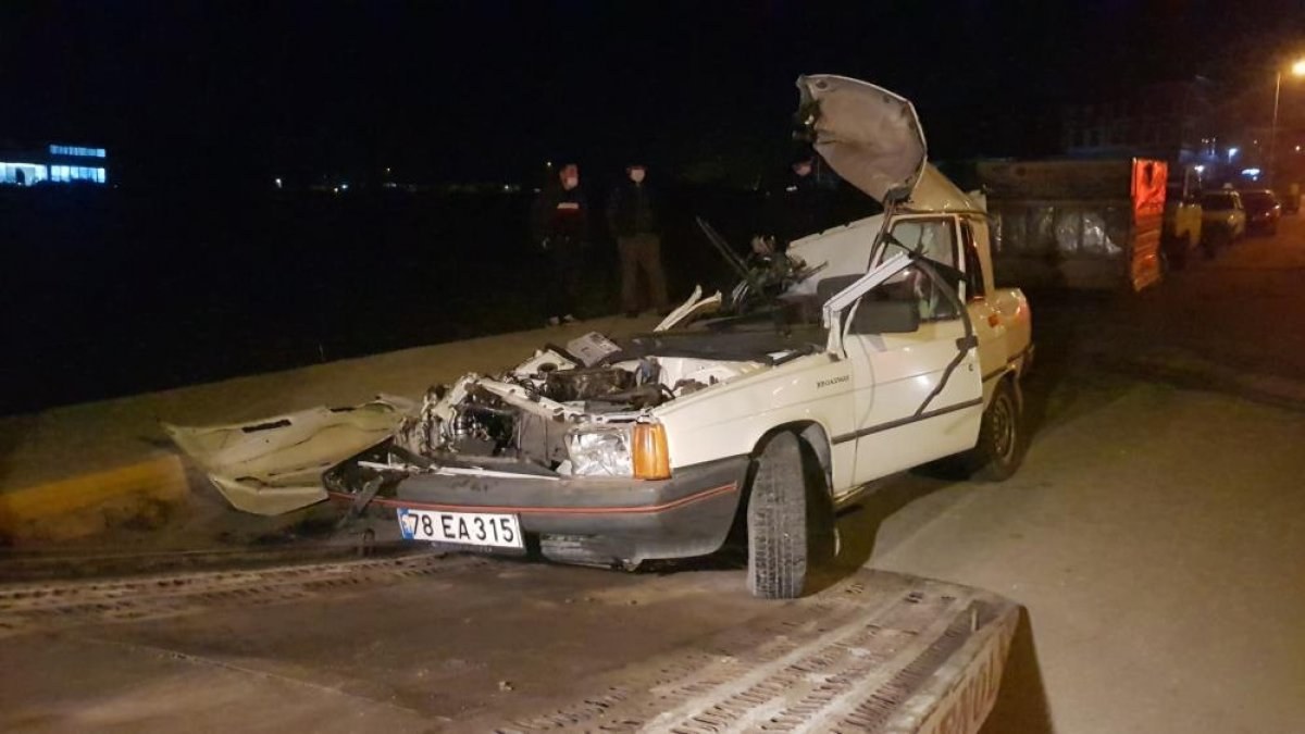 Karabük'te alkollü sürücünün aracı, kazada kağıt gibi yırtıldı