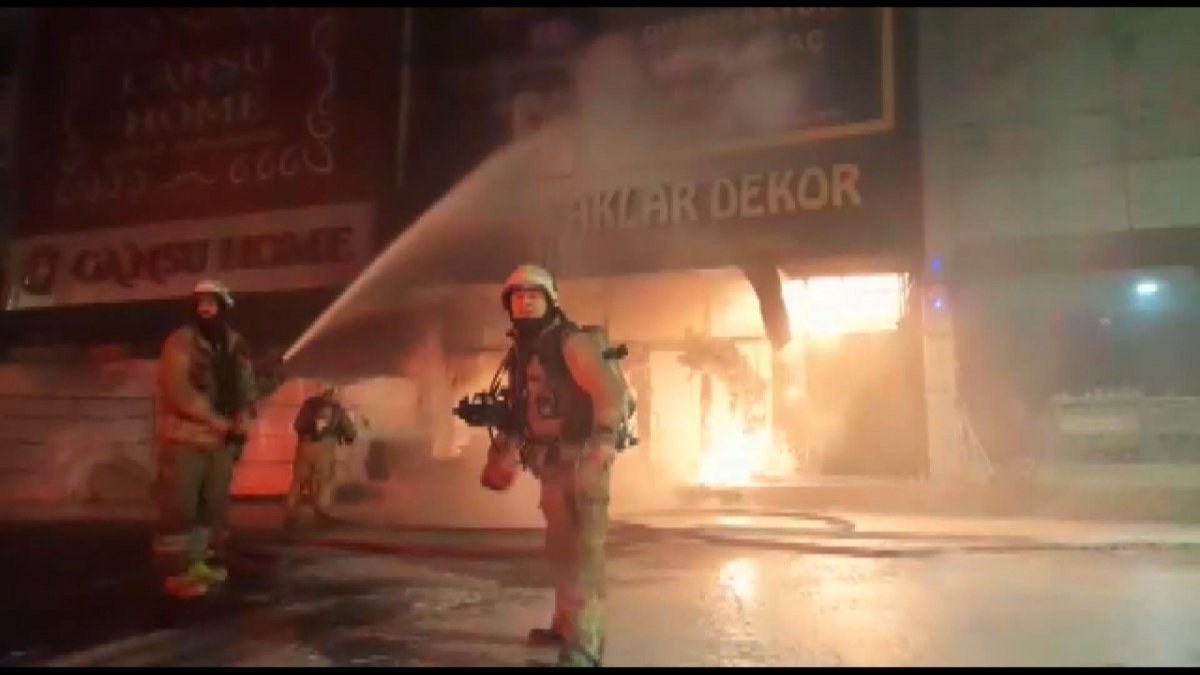 İSTOÇ Ticaret Merkezi'nde 4 iş yeri yandı