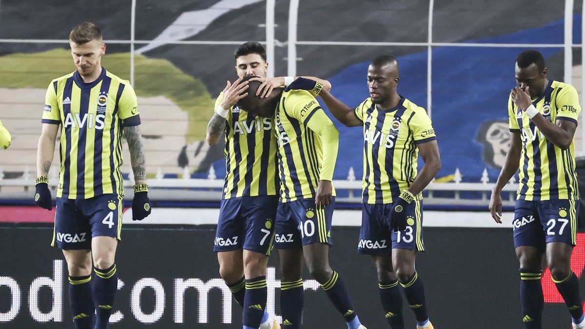 Fatih Karagümrük-Fenerbahçe maçının ilk 11'leri