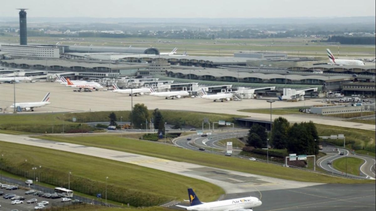 Fransa, Charles de Gaulle Havalimanı'nı genişletme projesini iptal etti