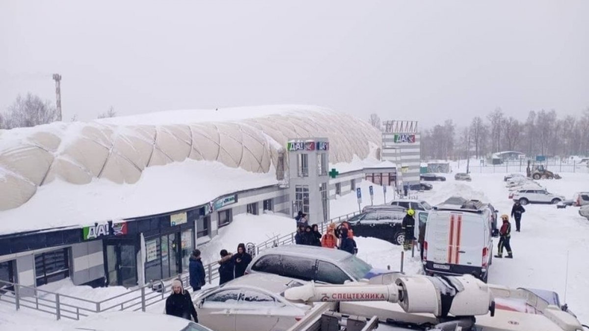 Rusya’da kar yağışı hayatı durma noktasına getirdi