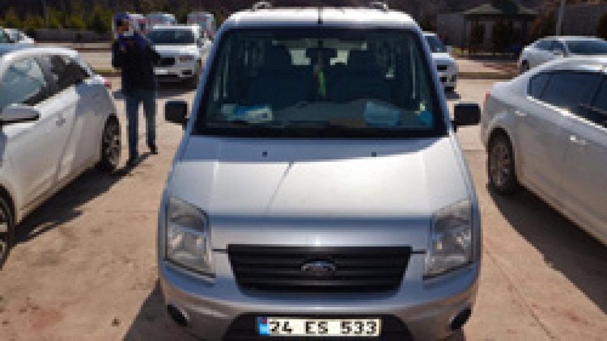 Tunceli'de kaza: Kapıyı açıp araçtan düştü