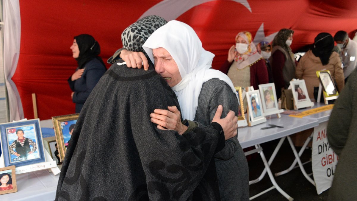 Diyarbakır'da evlat nöbetindeki aileler: Devletimizin her zaman arkasındayız