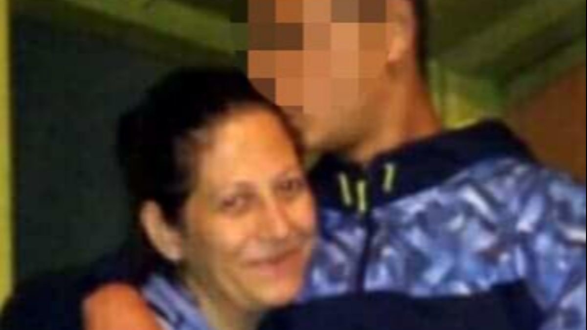 İzmir'deki genç, annesini evde boğazı kesilmiş halde buldu
