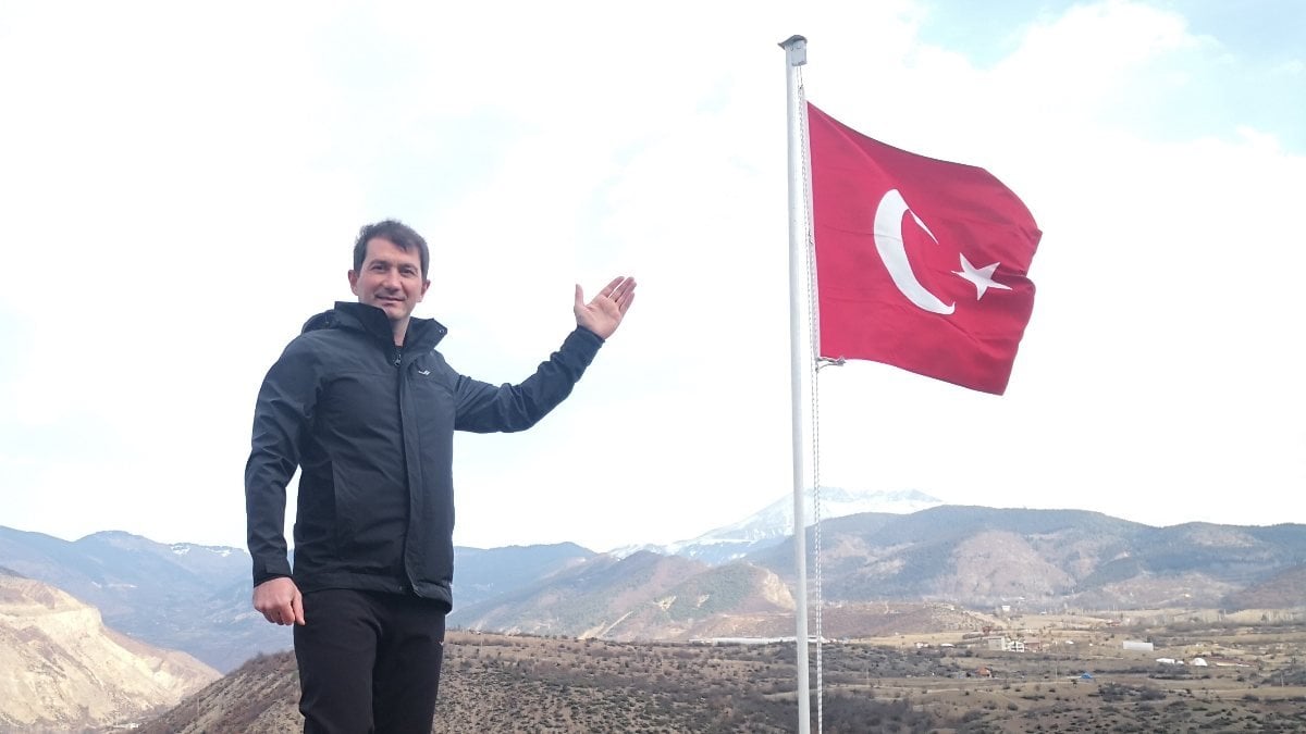 Artvin'de, 13 şehidin anısına Türk bayrağı dikildi