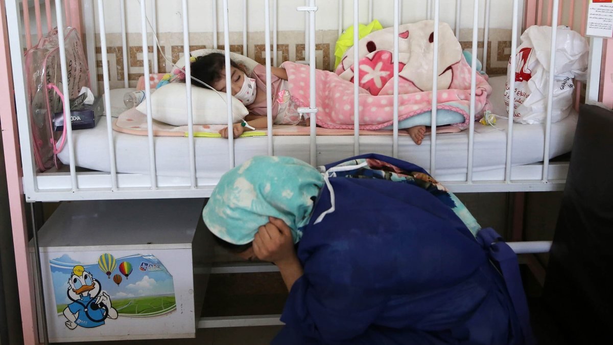 İran'da çocuklarda koronavirüs vakasında artış yaşanıyor