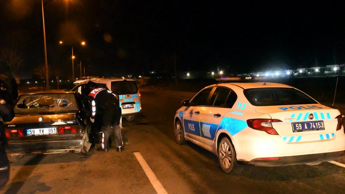 Tekirdağ’da drift yaptıktan sonra kaçan sürücü polis aracına çaptı