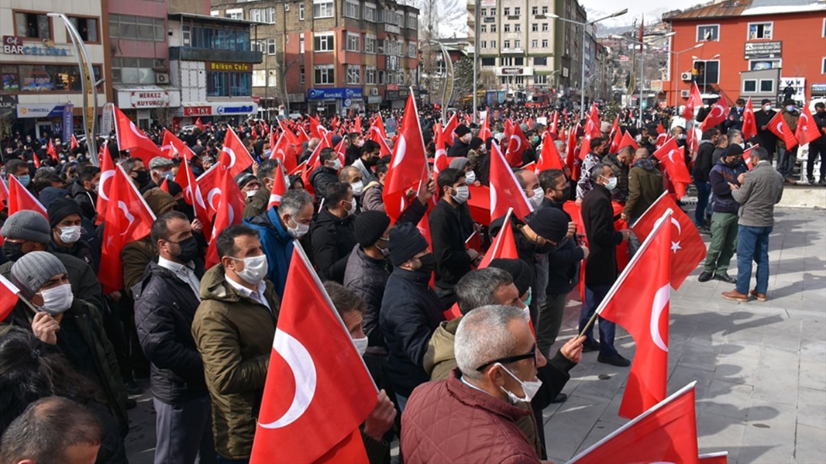 Hakkarililer, Gara'da 13 Türk vatandaşının şehit edilmesine tepki gösterdi