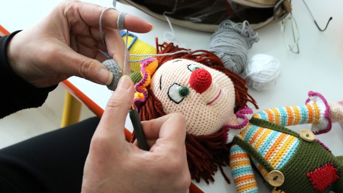 Diyarbakırlı kadınlar 'amigurumi' tekniği ile ürettikleri oyuncaklarla İngiltere'ye açıldı