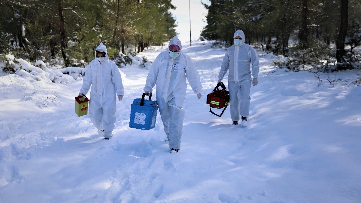 Samsun'da aşı ekiplerine kar ve baraj engel olamadı