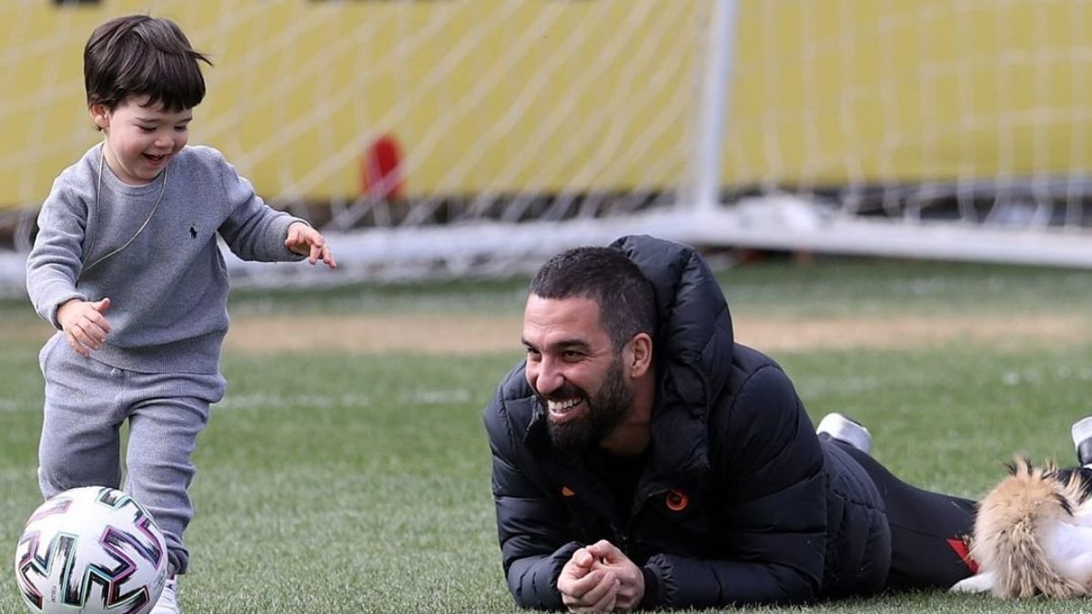 Arda Turan oğluyla birlikte Florya'da