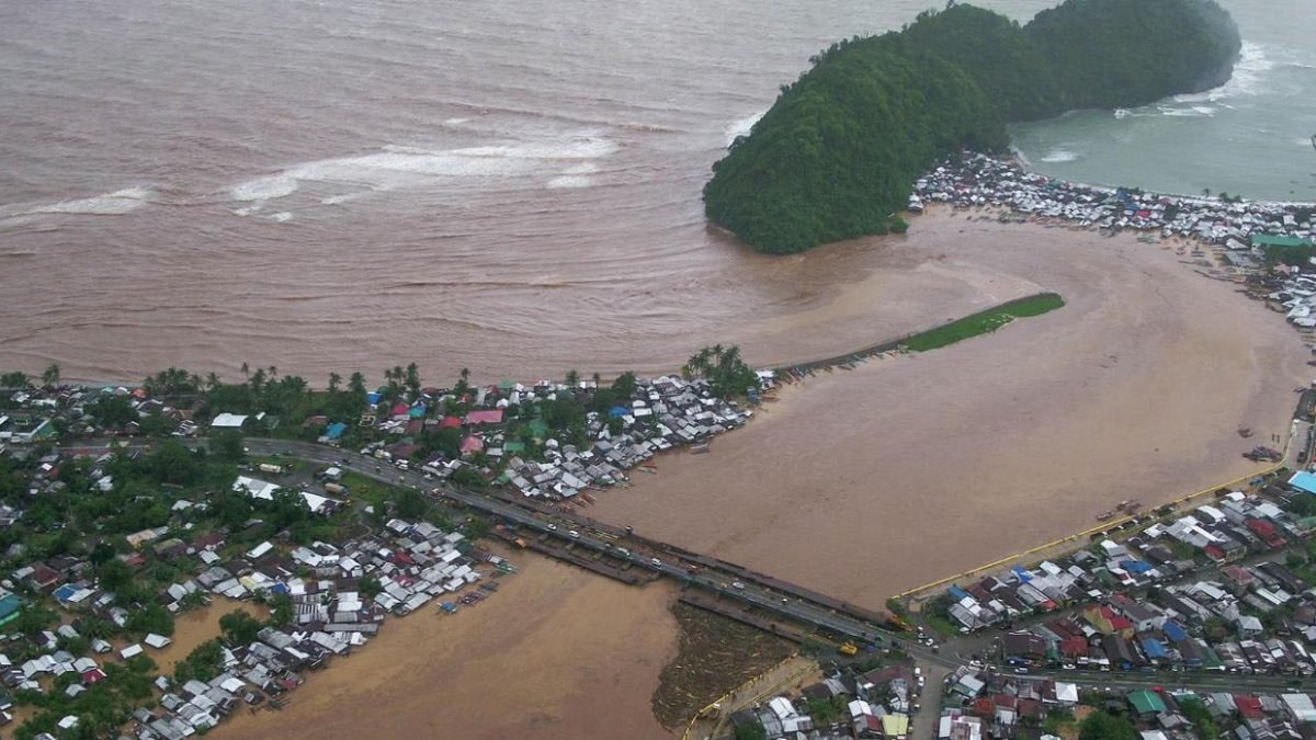 Filipinler’de 51 binden fazla kişi Dujuan Fırtınası nedeni ile tahliye edildi
