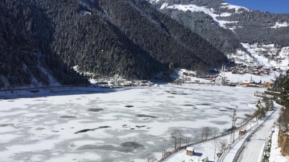 Trabzon'a yağan karla birlikte, Uzungöl buz tuttu