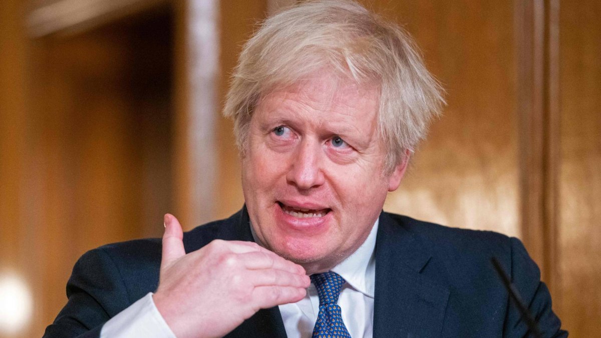 İngiltere Başbakanı Johnson, kısıtlamaların kaldırılacağı tarihi verdi