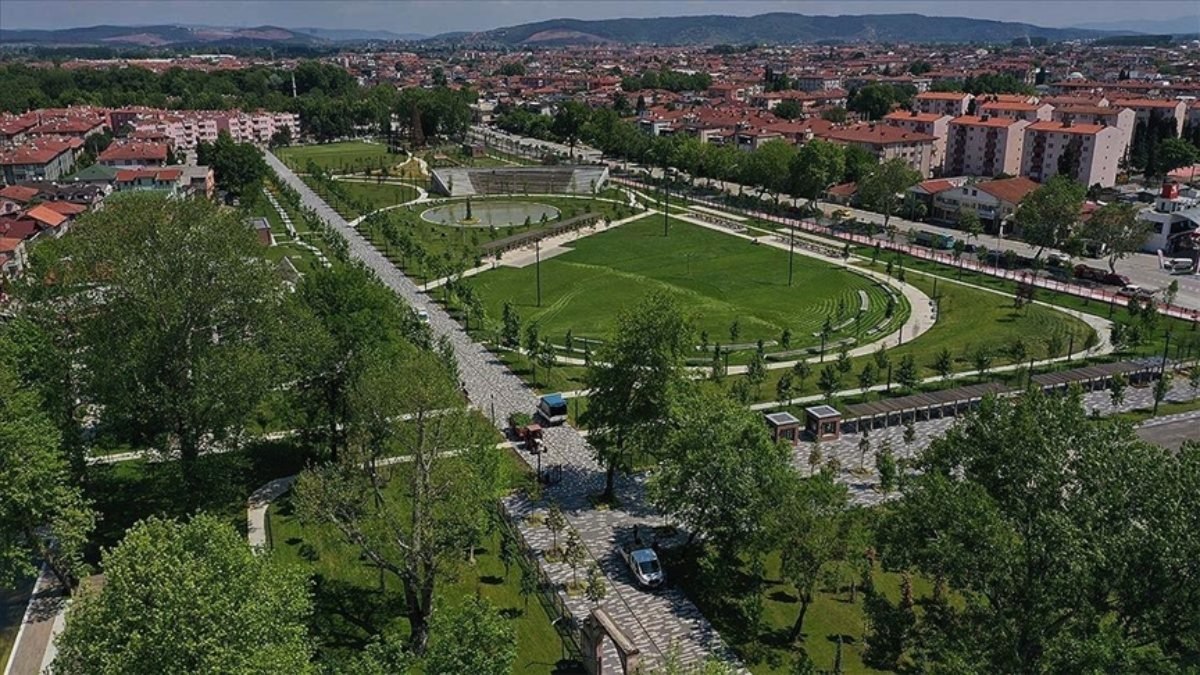 TOKİ eski stadyum alanlarını Millet Bahçesi'ne dönüştürdü