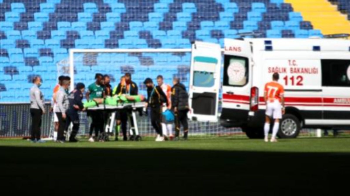 Adanaspor kalecisi Karacic ambulansla hastaneye kaldırıldı