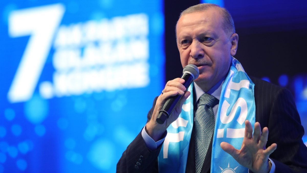 Cumhurbaşkanı Erdoğan'dan İmamoğlu'na: İstanbul batak içinde, onlar tatilde