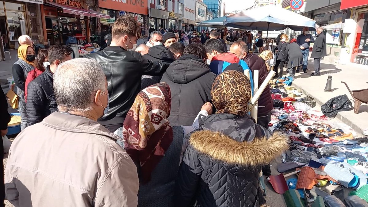 Kırıkkale'de ücretsiz maske izdihamı yaşandı