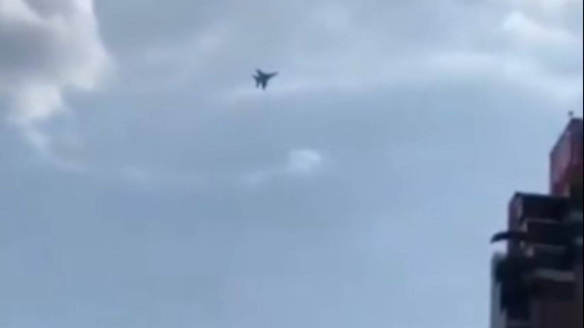 Ermenistan'da ordu Su-30 savaş uçaklarını havalandırdı