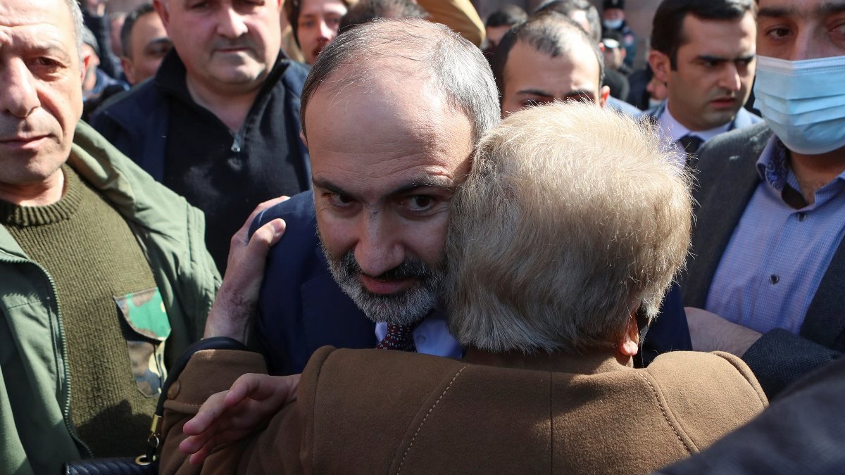Ermenistan ordusu, Nikol Paşinyan'a istifa çağrısını yineledi