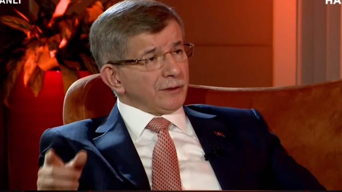 Ahmet Davutoğlu: Partilerin kapatılmasına karşıyım