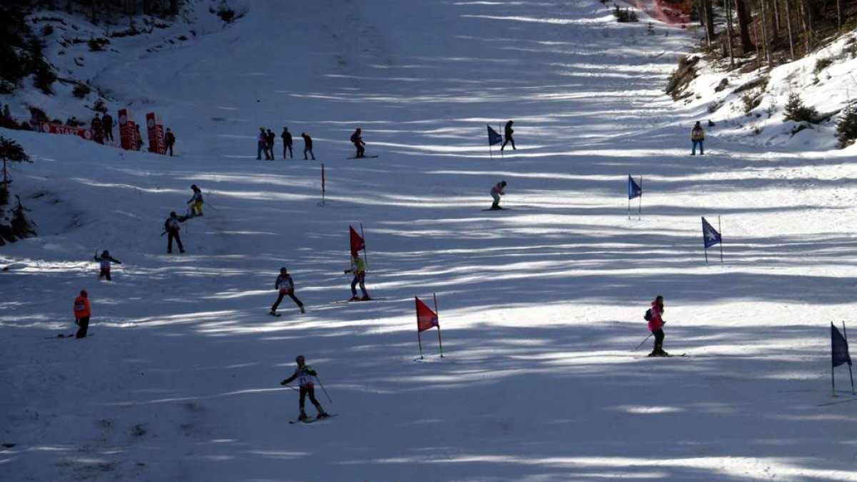 Çankırı'da diplomatlar kayak pistinde yarıştı