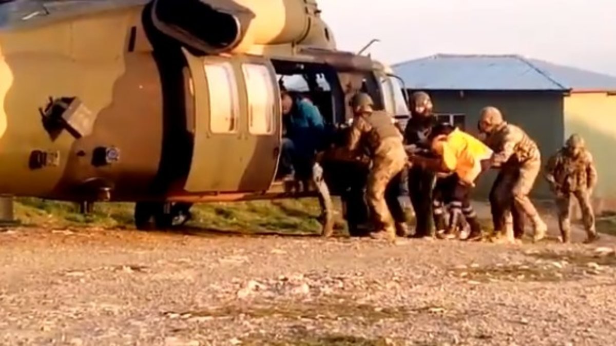 Hakkari'de kazada ağır yaralanan çocuk, askeri helikopterle hastaneye sevk edildi