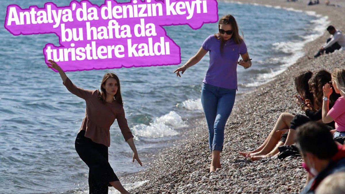 Antalya'da kısıtlamadan muaf turistlerin deniz keyfi